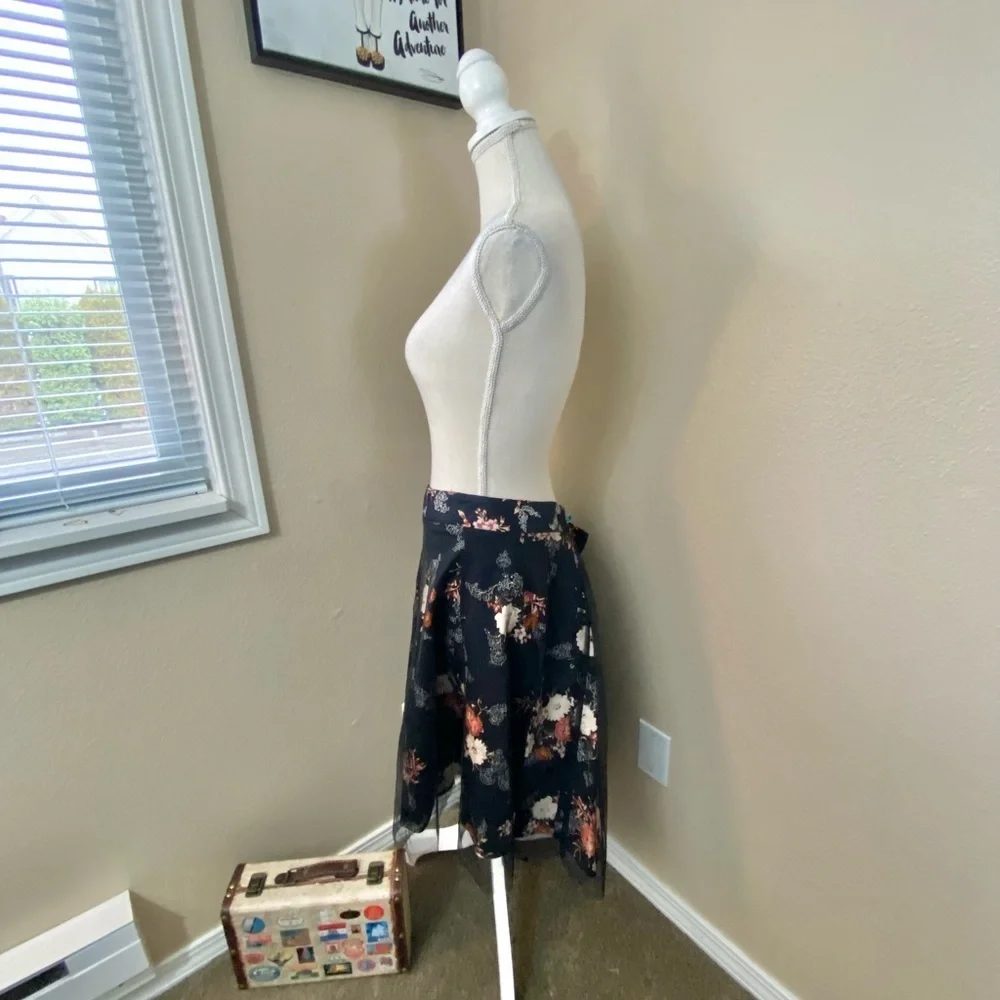 Torrid floral tulle overlay A-line skirt, Sz. 4X - Picture 4 of 9
